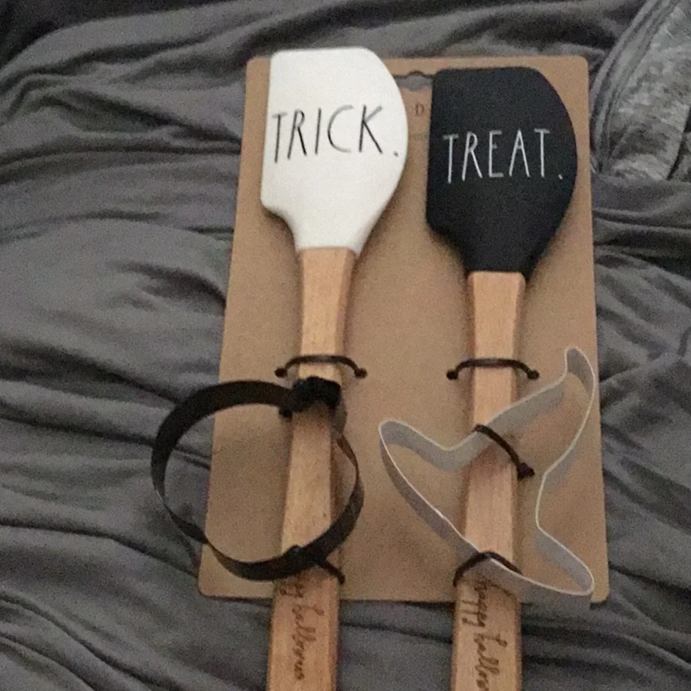 New RAE DUNN Halloween Baking Set trick or treat
